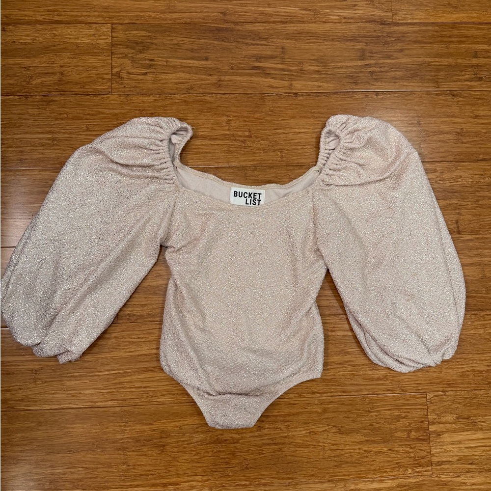 BUCKETLIST Shimmering Cream Top